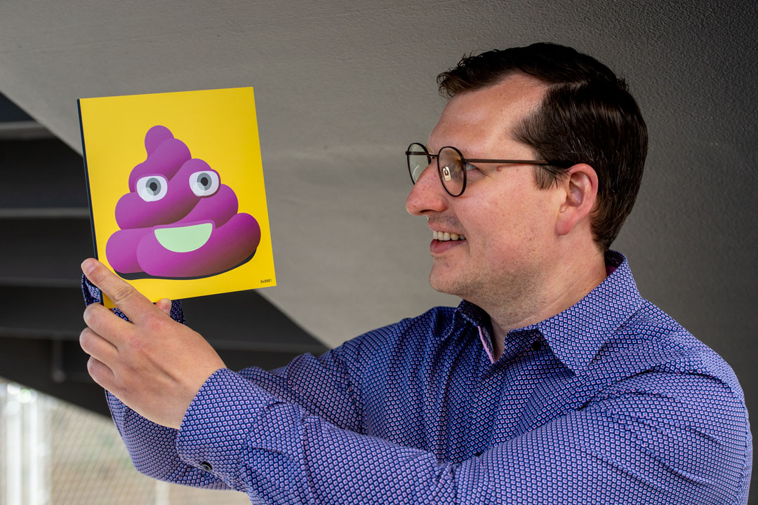Marco Spitzbarth holding a physical CRTSHT print